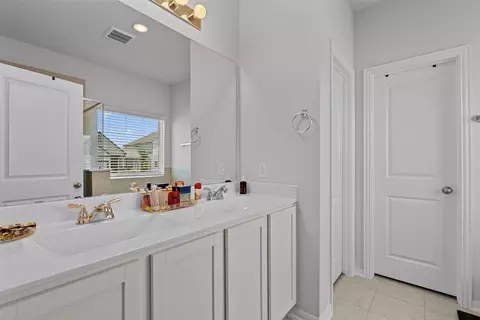 Bath - 115 Denali Dr, Kyle, TX 78640 photo 1 of 4