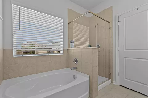 Bath - 115 Denali Dr, Kyle, TX 78640 photo 2 of 4