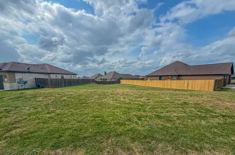 169 Greg Ln, Jarrell, TX 76537 photo 2