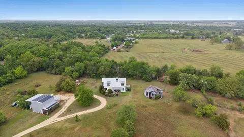 534 Old Mcdade Rd, Elgin, TX 78621 photo 2