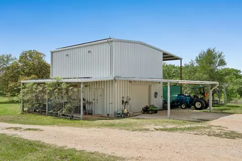 534 Old Mcdade Rd, Elgin, TX 78621 photo 3