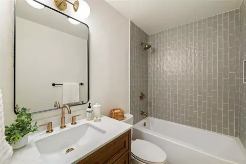 Bath - 3810 Leafield Dr, Austin, TX 78749 photo 1 of 3