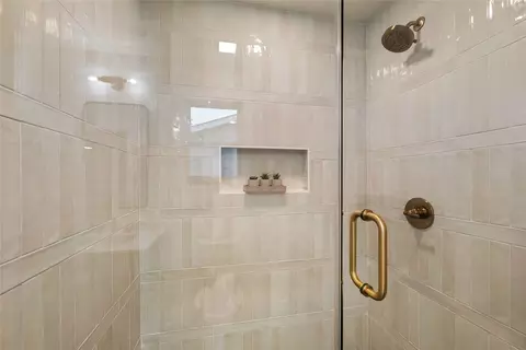 Bath - 3810 Leafield Dr, Austin, TX 78749 photo 3 of 3