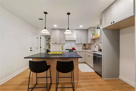 Kitchen - 3810 Leafield Dr, Austin, TX 78749 photo 4 of 4