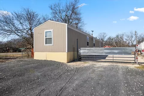 341 SW Front St, Bartlett, TX 76511