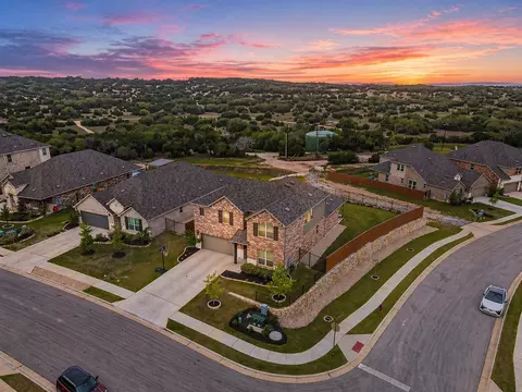 6700 Cliff Rose Dr, Spicewood, TX 78669