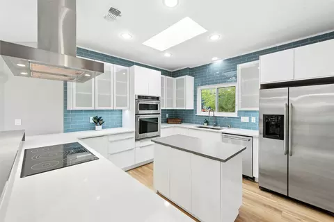 304 Palos Verdes Dr, Lakeway, TX 78734