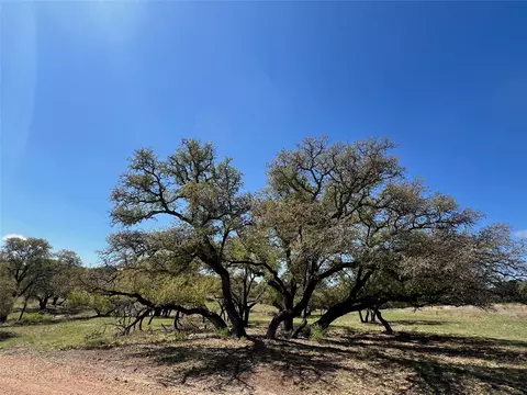 1 Barlow Dr, Briggs, TX 78608