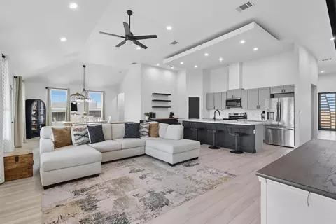 195 Blushing Dr, Cedar Creek, TX 78612