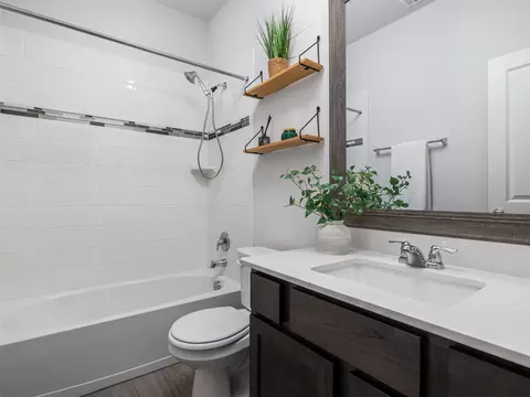 Bath - 606 Spinnaker Loop, Kyle, TX 78640 photo 4 of 4