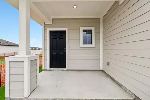 Exterior - 108 Bountiful Ln, Elgin, TX 78621 photo 4 of 6