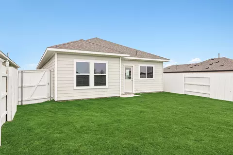 Exterior - 108 Bountiful Ln, Elgin, TX 78621 photo 5 of 6