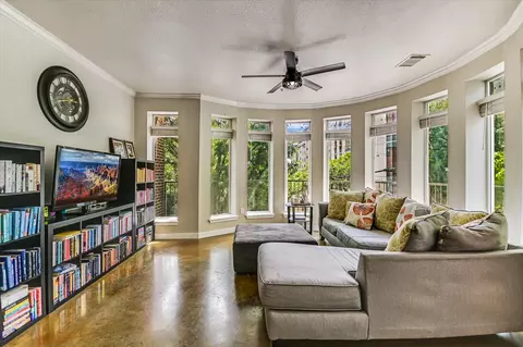 910 W 25th St #206, Austin, TX 78705