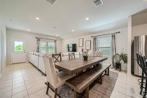 717 Taggart Trl, Jarrell, TX 76537