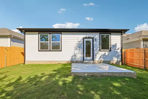Exterior - 212 Bendecido Loop, Elgin, TX 78621 photo 5 of 9