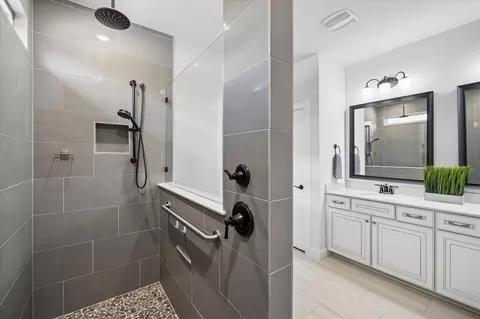 Bath - 306 Kitty Hawk Rd, Georgetown, TX 78633 photo 1 of 2