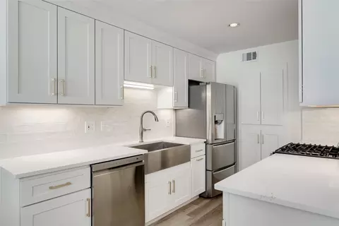 505 W 7th St #102, Austin, TX 78701