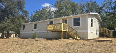 1120 Ainsworth St, Gonzales, TX 78629
