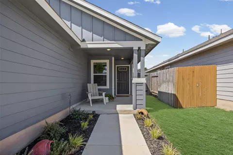 Exterior - 416 View Dr, Georgetown, TX 78628 photo 3 of 7