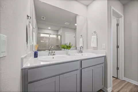 Bath - 416 View Dr, Georgetown, TX 78628 photo 3 of 3