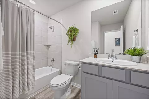 Bath - 416 View Dr, Georgetown, TX 78628 photo 2 of 3