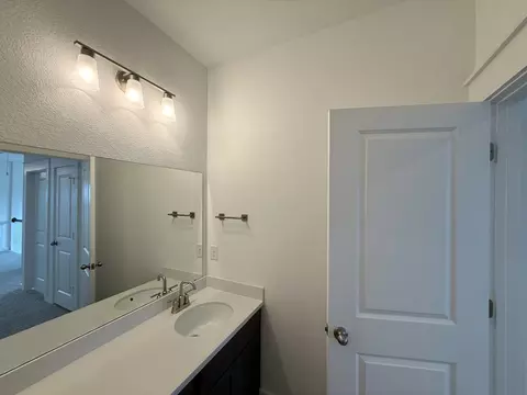 Bath - 13504 Barn Chime St, Elgin, TX 78621 photo 2 of 5