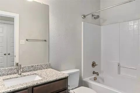 Bath - 334-338 Creekside Curve Curv, New Braunfels, TX 78130 photo 1 of 2