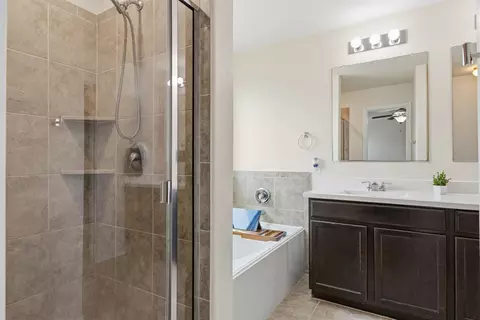Bath - 400 Circle Way, Jarrell, TX 76537 photo 2 of 4