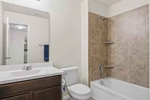 Bath - 400 Circle Way, Jarrell, TX 76537 photo 4 of 4