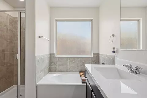 Bath - 400 Circle Way, Jarrell, TX 76537 photo 3 of 4