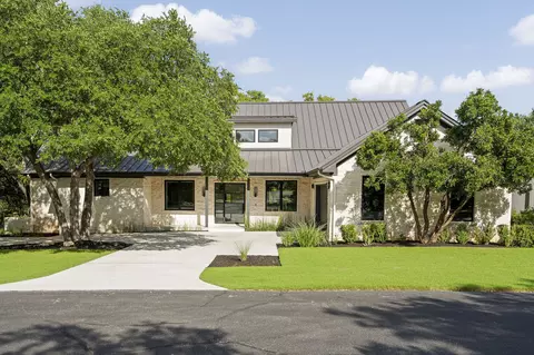 12 Treehaven Ln, The Hills, TX 78738