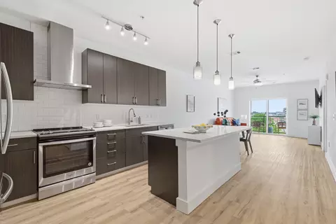 6444 Burnet Rd #403, Austin, TX 78757