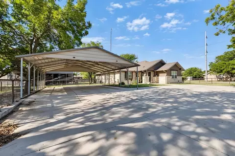 Exterior - 343 E Jackson St, Bartlett, TX 76511 photo 4 of 8