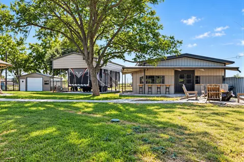 Exterior - 343 E Jackson St, Bartlett, TX 76511 photo 7 of 8