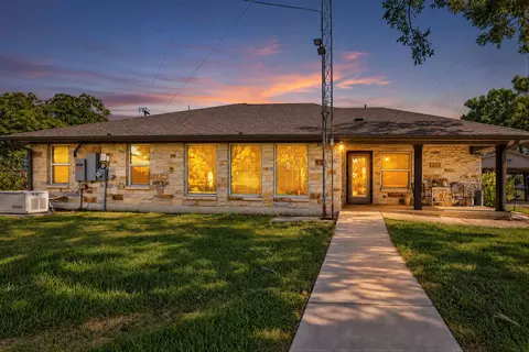 Exterior - 343 E Jackson St, Bartlett, TX 76511 photo 5 of 8