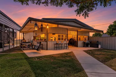 Exterior - 343 E Jackson St, Bartlett, TX 76511 photo 8 of 8