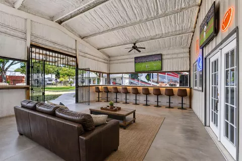 Living - 343 E Jackson St, Bartlett, TX 76511 photo 4 of 4