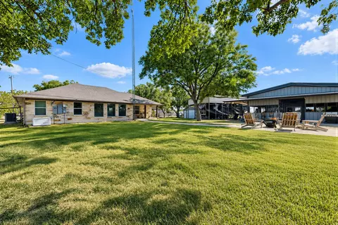 Exterior - 343 E Jackson St, Bartlett, TX 76511 photo 6 of 8