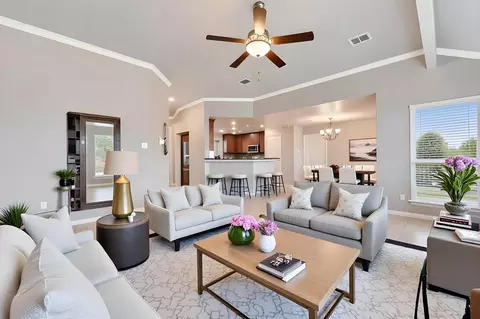 Living - 343 E Jackson St, Bartlett, TX 76511 photo 1 of 4