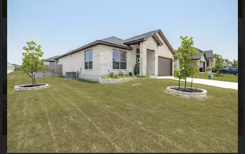 501 Seabiscuit Dr, Jarrell, TX 76537
