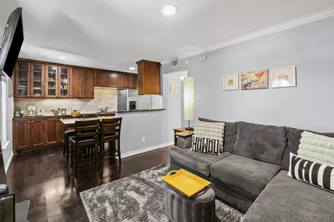 407 E 45th St #116, Austin, TX 78751