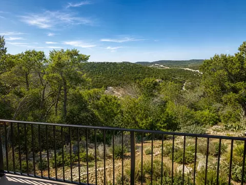 9008 Hobby Ln, Jonestown, TX 78645