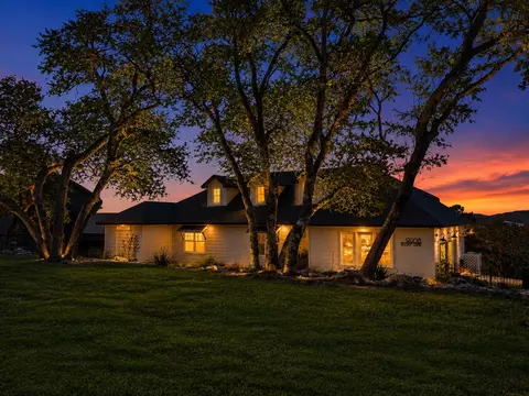 9008 Hobby Ln, Jonestown, TX 78645