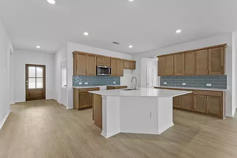 Kitchen - 1817 Dandy Brush Dr, Leander, TX 78641 photo 2 of 4