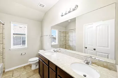 Bath - 1217 Daylily Loop, Georgetown, TX 78626 photo 4 of 5
