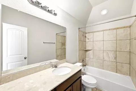 Bath - 1217 Daylily Loop, Georgetown, TX 78626 photo 3 of 5