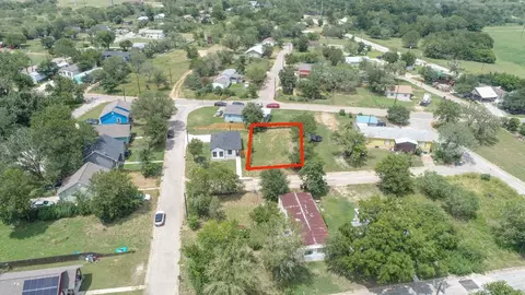 112 Field St, Luling, TX 78648 photo 8