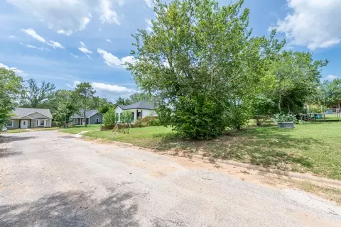 112 Field St, Luling, TX 78648 photo 13