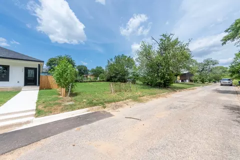 112 Field St, Luling, TX 78648 photo 4