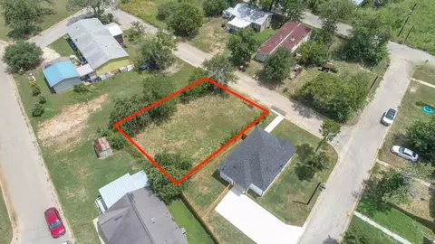 112 Field St, Luling, TX 78648 photo 5